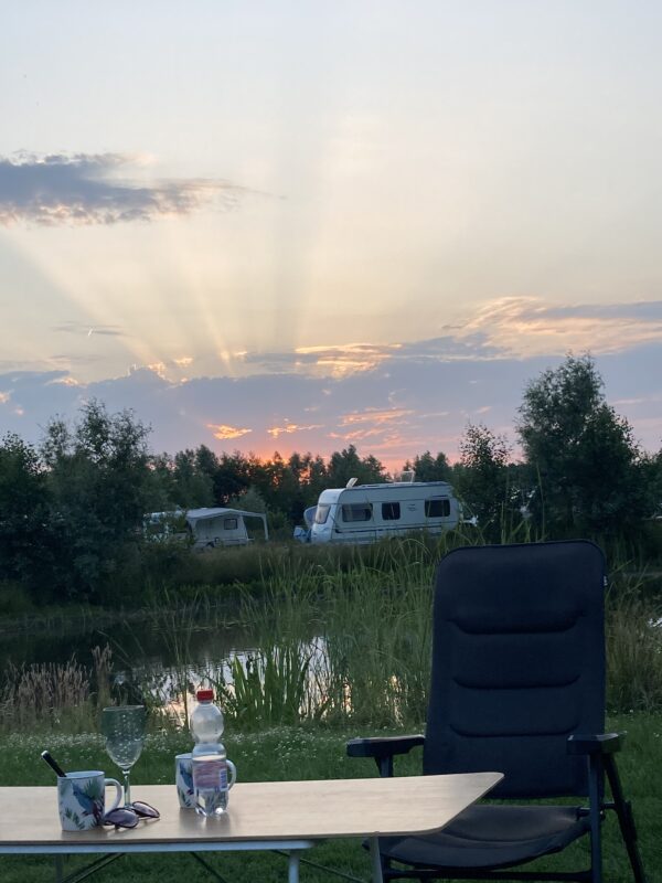 Van Tentstress naar Terrasgeluk: Mijn Ladies Only Kampeerweekend 2025